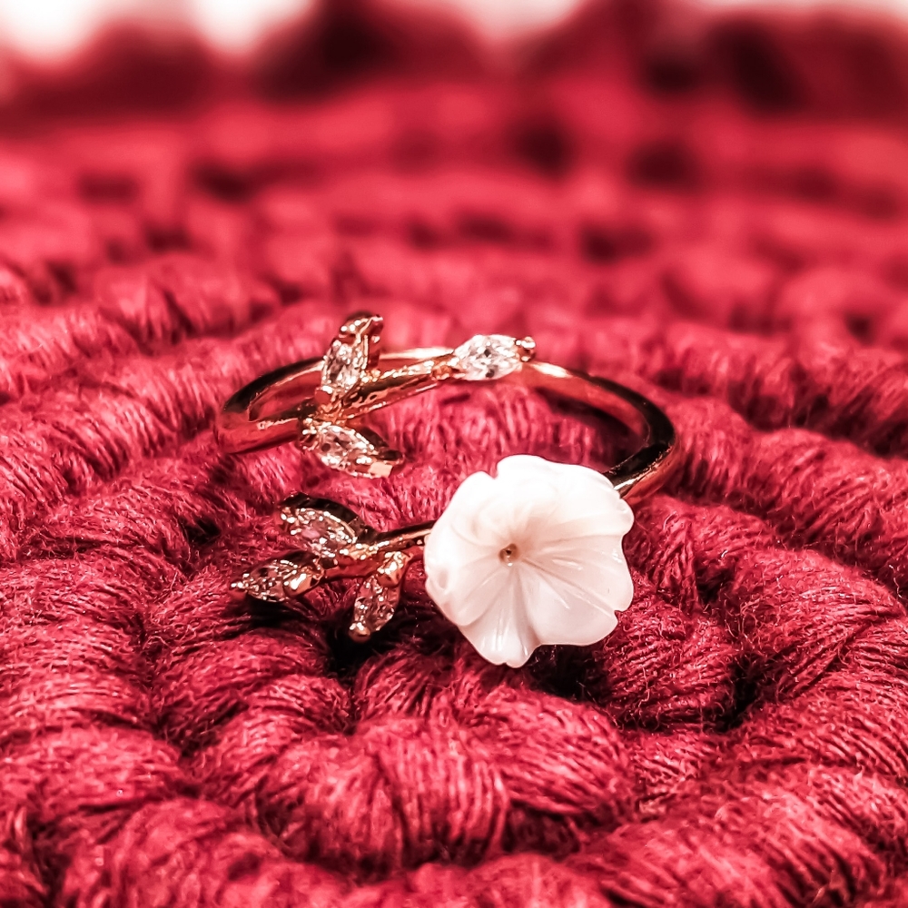 14k Gold Plated Alloy Metals with Ivory Floral Blossoming Adjustable Ring - Picture 5 of 8